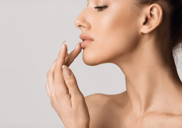 benefits of cinnamon oil for lips